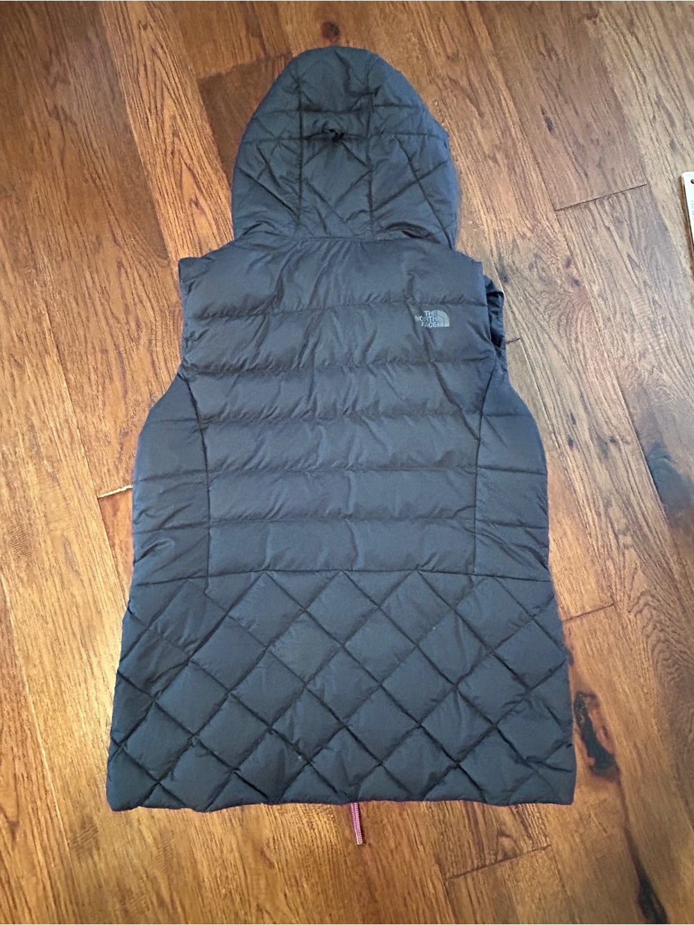 The North Face 550 Black Puffer Hooded Vest - Size XL - Good Condition - Picture 12 of 12